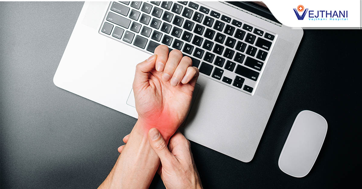 Signs of Carpal Tunnel Syndrome: Wrist Pain and Numbness in the Hand